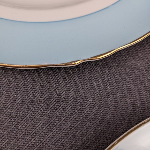 2 Vintage crown fine bone china rose with blue rim plates - Picture 4 of 7